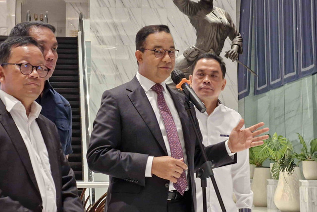 Anies Baswedan usai bertemu dengan Surya Paloh, Senin (22/42024) Foto: Nadia Riso/kumparan