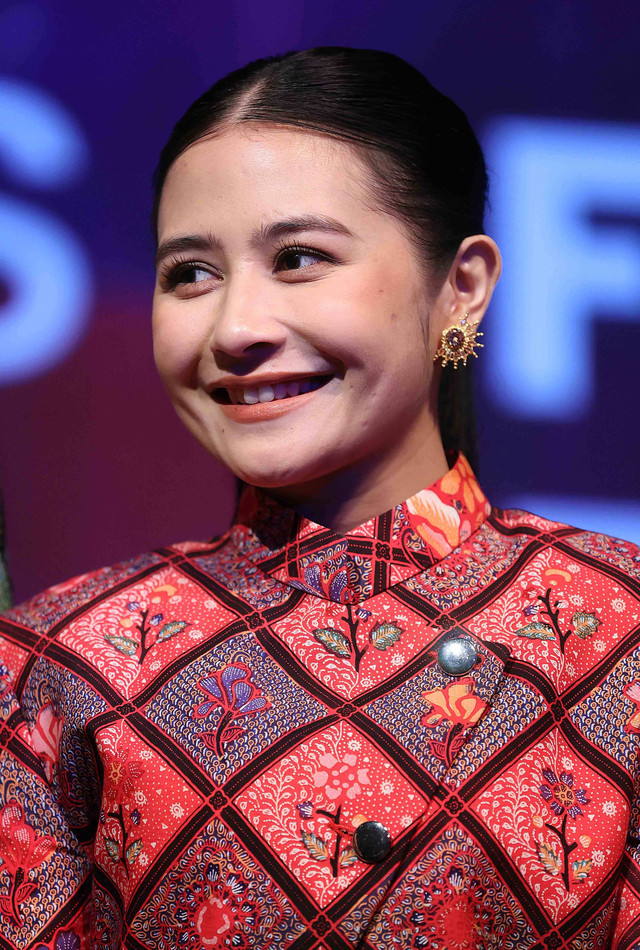 Artis Ario Bayu bersama Prilly Latuconsina dan sejumlah juri lainnya saat konferensi pers Peluncuran Festival Film Indonesia 2024 di Kawasan Senayan, Jakarta, Senin, (22/4/2024). Foto: Agus Apriyanto