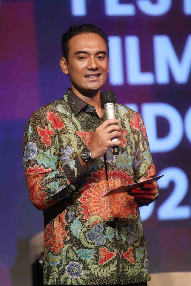 Artis Ario Bayu bersama Prilly Latuconsina dan sejumlah juri lainnya saat konferensi pers Peluncuran Festival Film Indonesia 2024 di Kawasan Senayan, Jakarta, Senin, (22/4/2024).  Foto: Agus Apriyanto