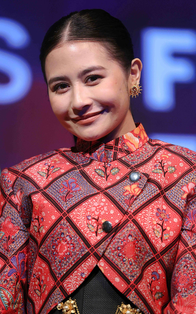 Artis Ario Bayu bersama Prilly Latuconsina dan sejumlah juri lainnya saat konferensi pers Peluncuran Festival Film Indonesia 2024 di Kawasan Senayan, Jakarta, Senin, (22/4/2024). Foto: Agus Apriyanto