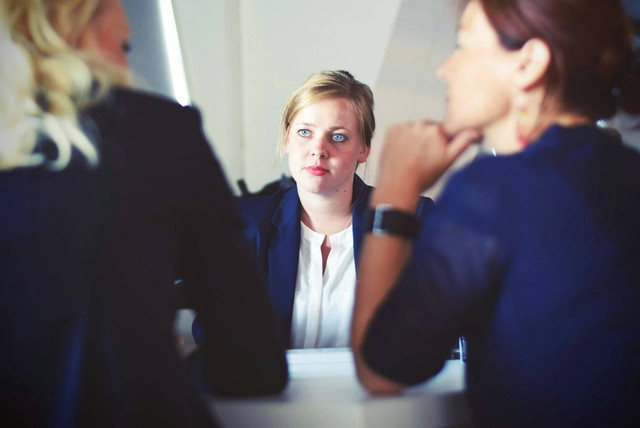 Ilustrasi Tips Interview Kerja. Foto: Unsplash/Tim Gouw