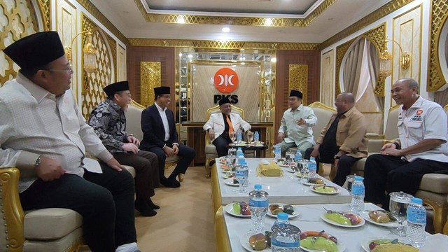 Anies-Cak Imin bertamu ke DPP PKS, Selasa (23/4/2024). Foto: Haya Syahira/kumparan