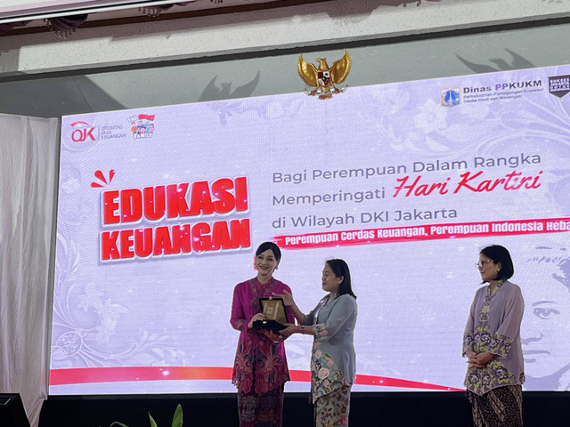 Kepala Eksekutif Pengawas Perilaku Pelaku Usaha Jasa Keuangan, Edukasi dan Pelindungan Konsumen Otoritas Jasa Keuangan (OJK) Friderica Widyasari Dewi di acara Edukasi Keuangan bagi Perempuan UMKM, Selasa (23/4/2024). Foto: Ghinaa Rahmatika/kumparan