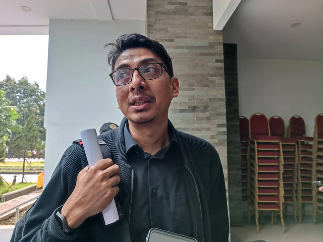 Ketua Departemen Hukum Tata Negara UGM Zainal Arifin Mochtar atau akrab disapa Uceng di Fakultas Hukum UGM, Selasa (23/4). Foto: Arfiansyah Panji Purnandaru/kumparan