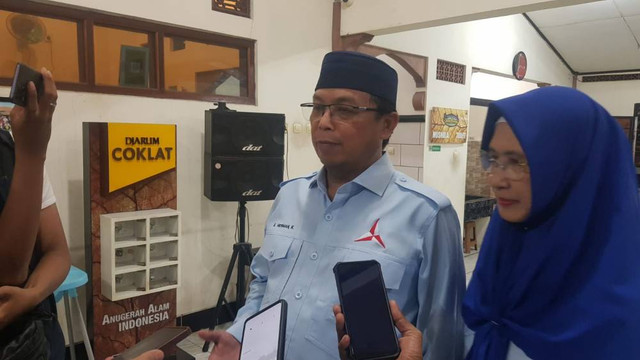 Anggota DPR RI Fraksi Demokrat, Herman Khaeron, saat memberikan keterangan pers. Foto:Istimewa
