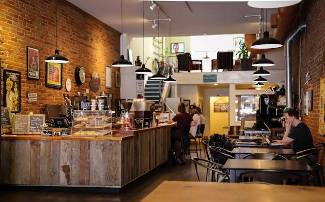 Dua Coffee Tebet. Foto hanya ilustrasi, bukan tempat sebenarnya. Sumber:Unsplash/Qiming Chen