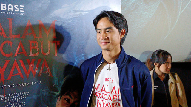 Aktor Devano Danendra saat ditemui di kawasan Sudirman, Jakarta Pusat.
 Foto: Aprilandika Pratama/kumparan