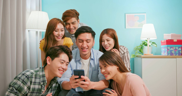 Ilustrasi Menertawai Jokes Lucu Singkat. Foto: Shutterstock