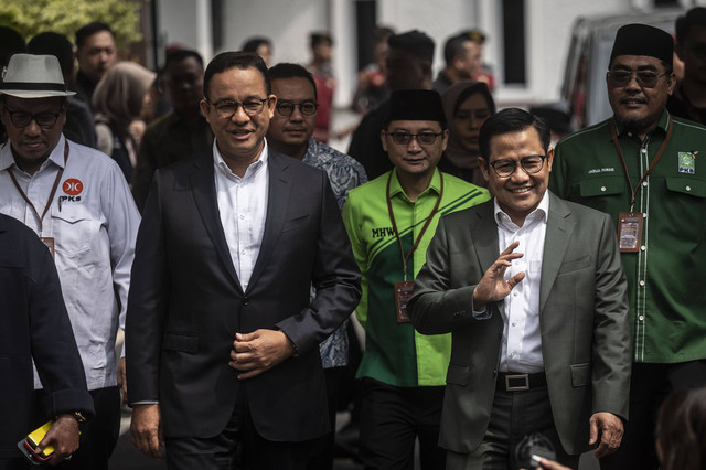 Calon presiden dan calon wakil presiden nomor urut 1, Anies Baswedan (kiri) bersama Muhaimin Iskandar menjawab pertanyaan wartawan saat tiba untuk menghadiri rapat pleno terbuka penetapan pasangan calon Presiden dan Wakil Presiden terpilih. Foto: ANTARA FOTO/Aprillio Akbar