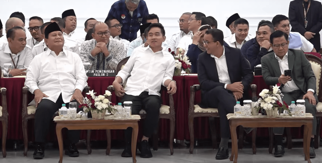 Prabowo, Gibran, Anies, Cak Imin di acara penetapan capres-cawapres terpilih di KPU, Rabu (24/4/2024). Foto: Dok KPU