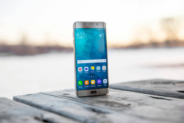 Iluatrasi HP Android terbaik di bawah 1 juta 2024. Foto: Pexels.com