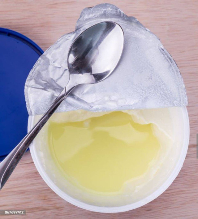 Credit : https://www.istockphoto.com/id/foto/lapisan-protein-whey-terbentuk-di-atas-yogurt-kemasan-gm867697412-144469021 