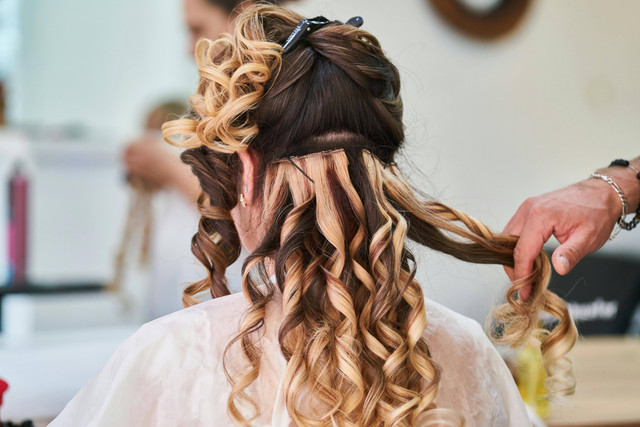 Salon untuk rambut keriting di Jakarta, foto hanya ilustrasi, bukan tempat sebenarnya: Pexels/Engin Akyurt
