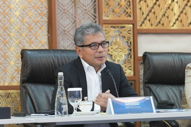 Direktur Utama PT Bank Rakyat Indonesia (Persero) Tbk atau BRI, Sunarso, dalam konferensi pers paparan kinerja keuangan kuartal I tahun 2024, Kamis (25/4/2024).  Foto: Dok. BRI