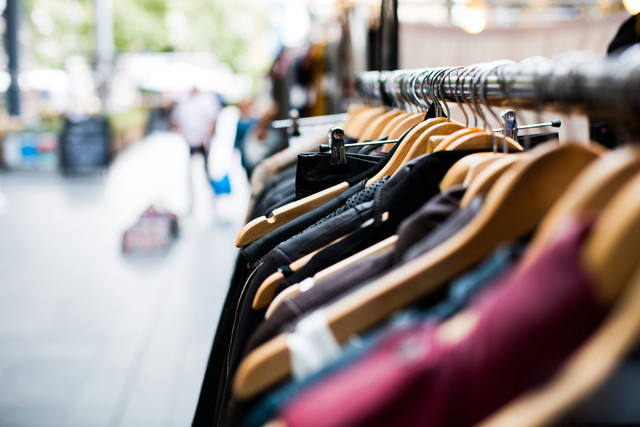 Thrifting Pasar Senen Blok Berapa? Foto hanya sebagai ilustrasi, bukan tempat sebenarnya. Sumber: Unsplash/Artificial Photography.