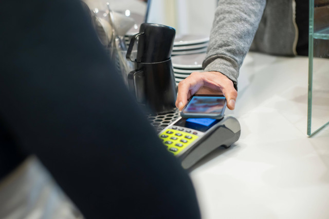 https://www.pexels.com/id-id/foto/smartphone-ponsel-pintar-teknologi-bisnis-6684796/