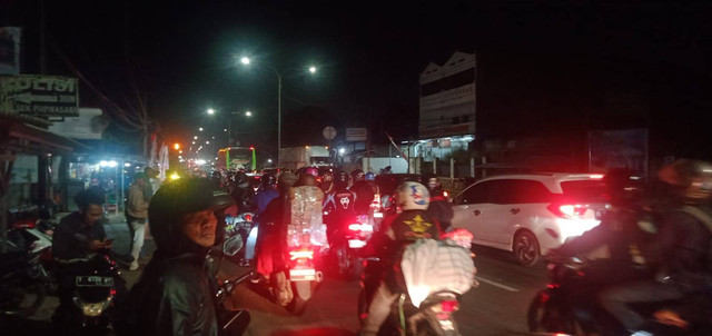 Kepadatan Arus Mudik Lebaran di Jl. Raya Pantura, Cikampek Kota, Kec. Cikampek, Karawang, Jawa Barat, Indonesia