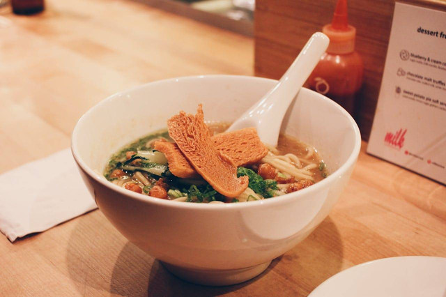 Soto Lamongan di Cempaka Putih. Foto hanya ilustrasi, bukan yang sebenarnya. Sumber: Pexels/Josh Kobayashi