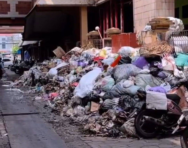 Tumpukan sampah yang sempat menggunung di Pasar Beringharjo. Foto: Humas Jogja