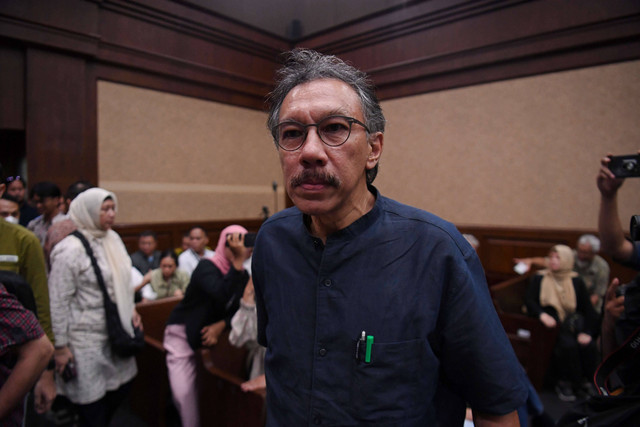 Terdakwa kasus dugaan korupsi ore nikel Ridwan Djamaluddin bersiap menjalani sidang lanjutan dengan agenda pembacaan putusan atau vonis di PN Tipikor, Jakarta, Kamis (25/4/2024). Foto: Akbar Nugroho Gumay/ANTARA FOTO