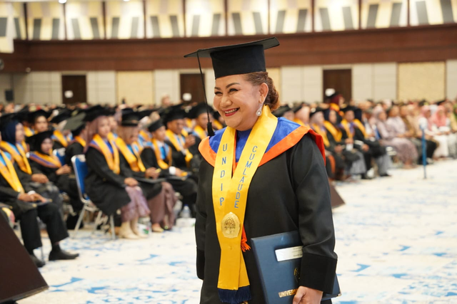 Wali Kota Semarang, Hevearita Gunaryanti Rahayu dalam mengikuti wisuda ke-174 Universitas Diponegoro di Gedung Muladi Dome Tembalang Semarang, Kamis (25/4/2024). Foto: Dok. Istimewa