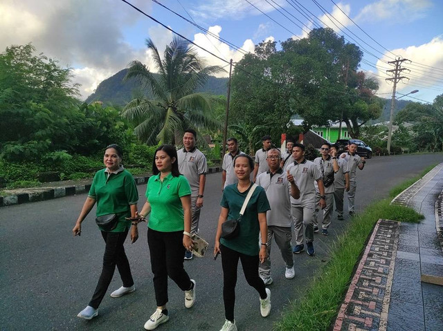 Semarak HBP Ke-60, Jajaran Lapas Tahuna Bersama DWP Gelar Giat Jalan Sehat