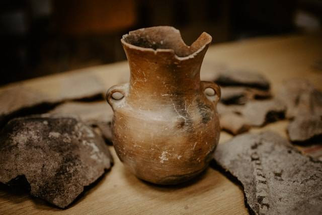 Ilustrasi arti kata artefak. Foto: Trnava University/Unsplash