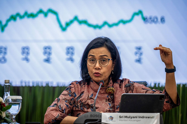 Menteri Keuangan Sri Mulyani menyampaikan keterangan saat konferensi pers APBN KiTa edisi April 2024 di Jakarta, Jumat (26/4/2024). Foto: Bayu Pratama S/ANTARA FOTO