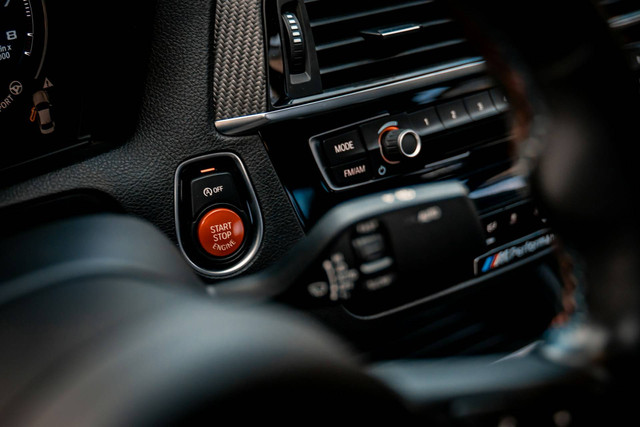 Ilustrasi cara menyalakan mobil matic keyless. Foto: Michael Lock/Unsplash
