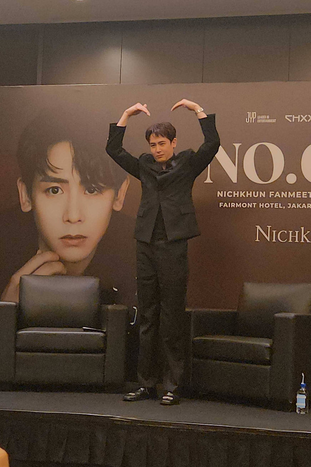 Penampilan Nichkhun 2PM saat menggelar konferensi pers sebelum gelaran fan meeting No.624 Nichkhun in Jakarta di Fairmont Hotel Jakarta, Jumat (26/4/2024)
Foto: Ela Nurlaela/kumparan