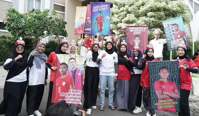 Teman kuliah Rizky Ridho. Foto: Humas UM Surabaya