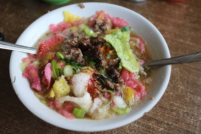 Ilustrasi Makanan Khas Banyumas. Sumber: Mufid Majnun / Unsplash