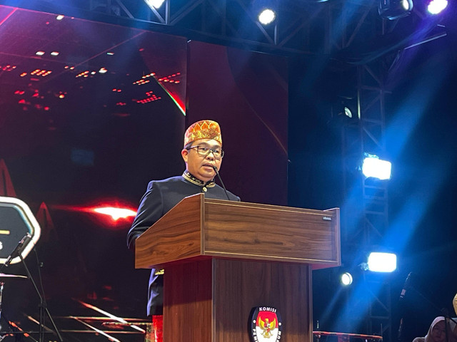 Ketua KPU Provinsi Lampung, Erwan Bustami, pada Launching pemilihan gubernur dan wakil gubernur Lampung serta luncurkan jingle dan maskot pilkada 2024. | Foto : Eka Febriani / Lampung Geh