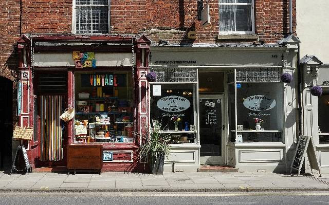 Toko Unik di Bandung, foto hanya ilustrasi, bukan gambar sebenarnya, Pexels/Suzi Hazelwood