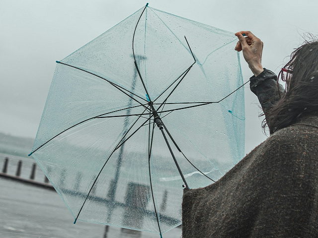 Ilustrasi mengapa angin dapat mempengaruhi terjadinya hujan. Sumber: unsplash.com/MisaelSilvera.