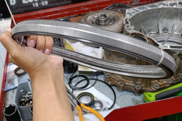 Ilustrasi sabuk baja mobil matik. Foto: Fitra Andrianto/kumparan