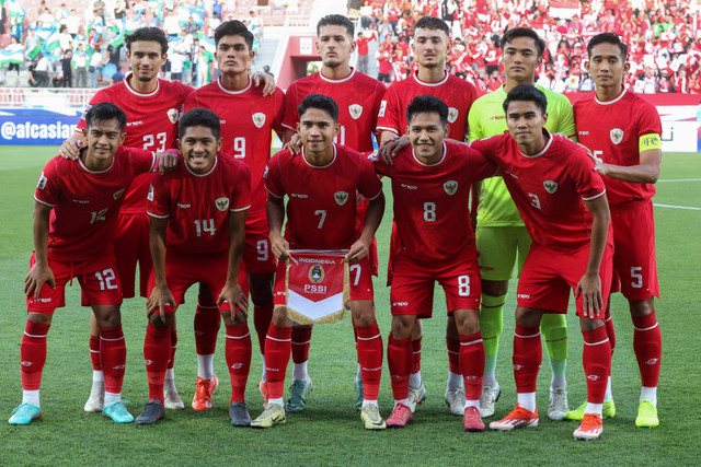 Pemain Timnas U-23 Indonesia jelang lawan Uzbekistan pada semifinal Piala Asia U-23 di Stadion Abdullah Bin Khalifa, Doha, Qatar, Senin (29/4/2024). Foto: Karim Jaafar / AFP