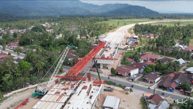 Proyek Jalan Tol Trans Sumatra (JTTS) Ruas Padang Pekanbaru (Seksi Padang-Sicincin). Foto: Dok. Hutama Karya