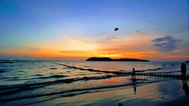 Pantai Padang Betuah Bengkulu. Foto hanya ilustrasi bukan tempat sebenarnya. Sumber foto: Unsplash.com/Nur Syafiqah