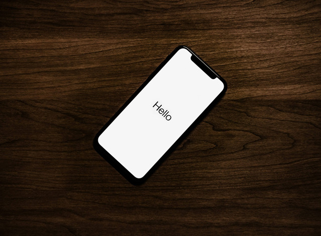 Ilustrasi cara setting iPhone baru. Foto: Unsplash