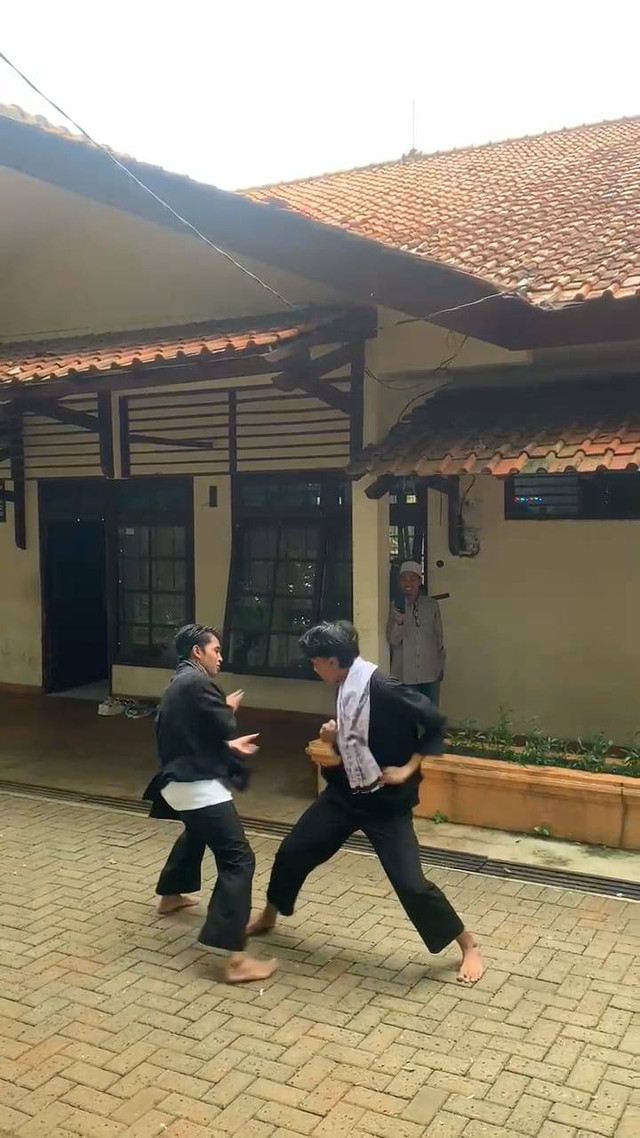 Dokumentasi mengenai proses palang pintu (sumber: galeri pribadi)
