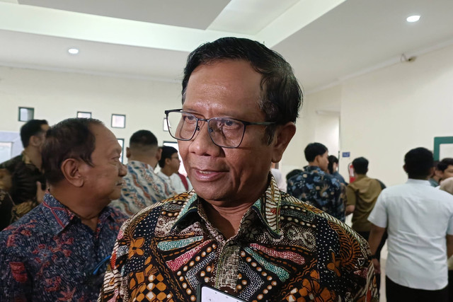 Eks Menko Polhukam Mahfud MD di UII, Sleman, DIY, Selasa (30/4/2024). Foto: Arfiansyah Panji Purnandaru/kumparan