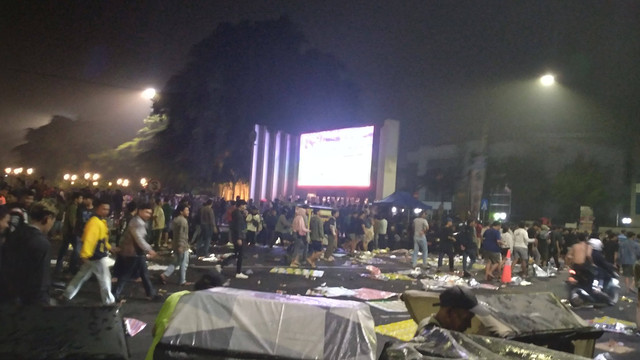 Suasana nobar timnas di alun alun purwokerto (26/4/24). sumber: dokumentasi pribadi