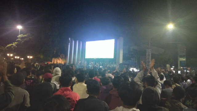 Suasana nobar timnas di alun alun purwokerto (26/4/24). sumber: dokumentasi pribadi