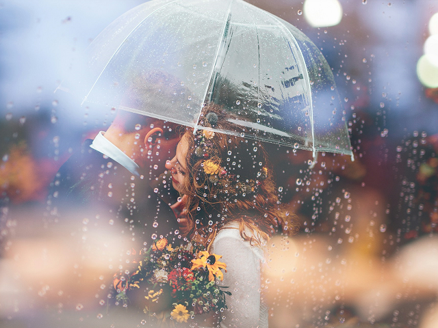 Ilustrasi contoh puisi rintik hujan. Sumber: unsplash.com/JoelOverbeck.