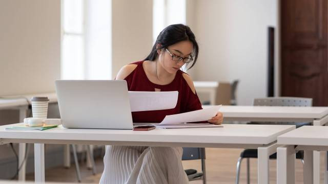 ilustrasi contoh soal UTBK SNBT 2024. Foto: shutterstock.com.