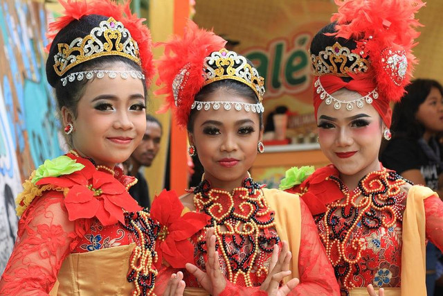 Ilustrasi bagaimana cara melestarikan tari kreasi daerah - Sumber: pixabay.com/masbebet