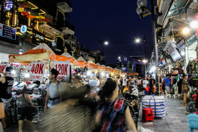 Wisata malam Jakarta Timur, foto hanya ilustrasi, bukan tempat sebenarnya: Unsplash/T.H. Chia