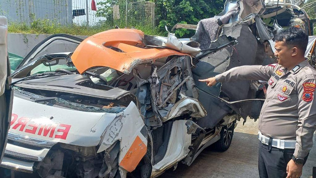 Kecelakaan di Jalan Tol KM 353 + 300 Jalur A Batang-Semarang. Foto: Dok. Istimewa