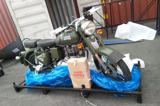 Royal Enfield Classic EFI 500 cc dengan warna army battle green yang dilelang Bea Cukai. Foto: Dok. Bea Cukai